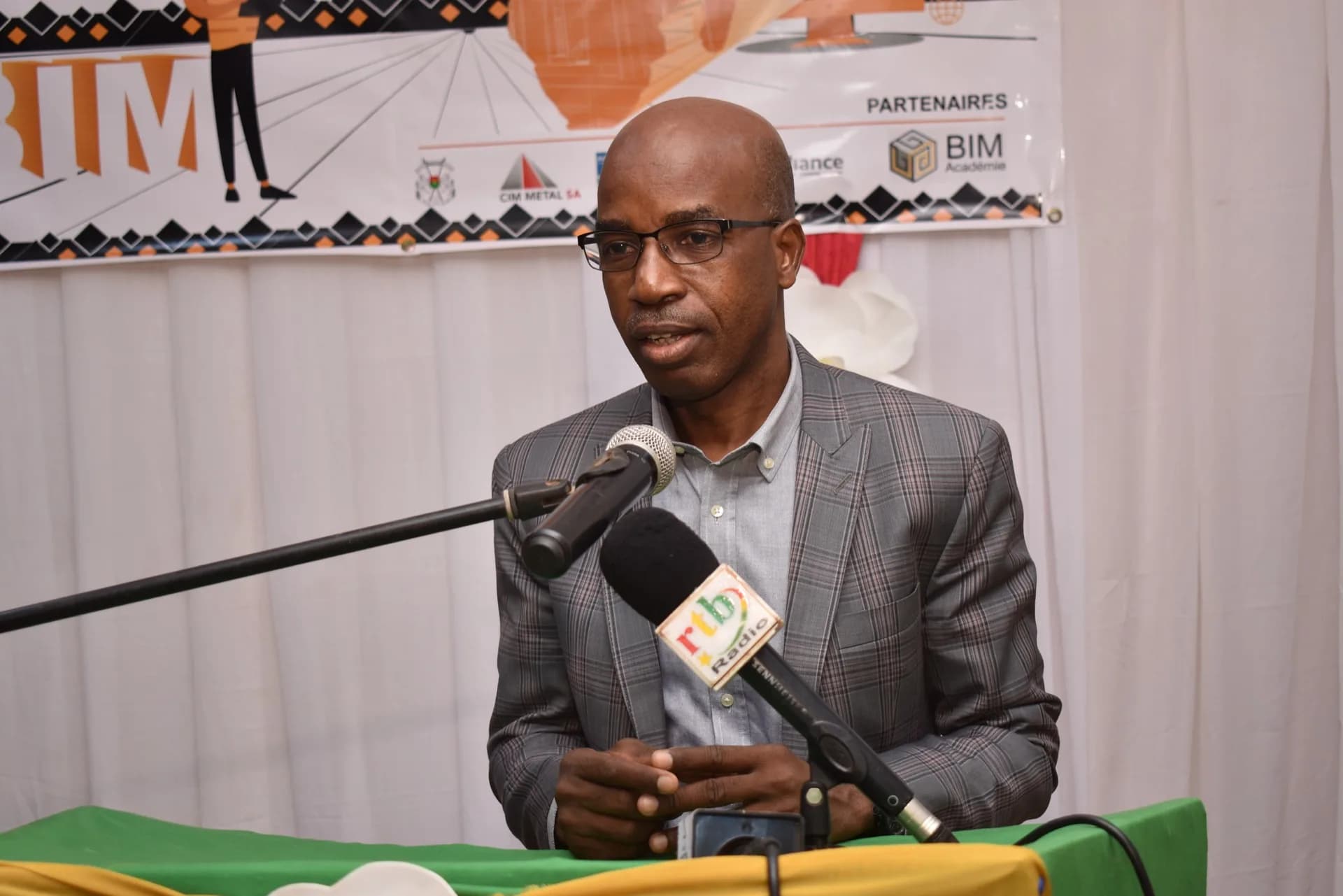 Conférence avec les partenaires